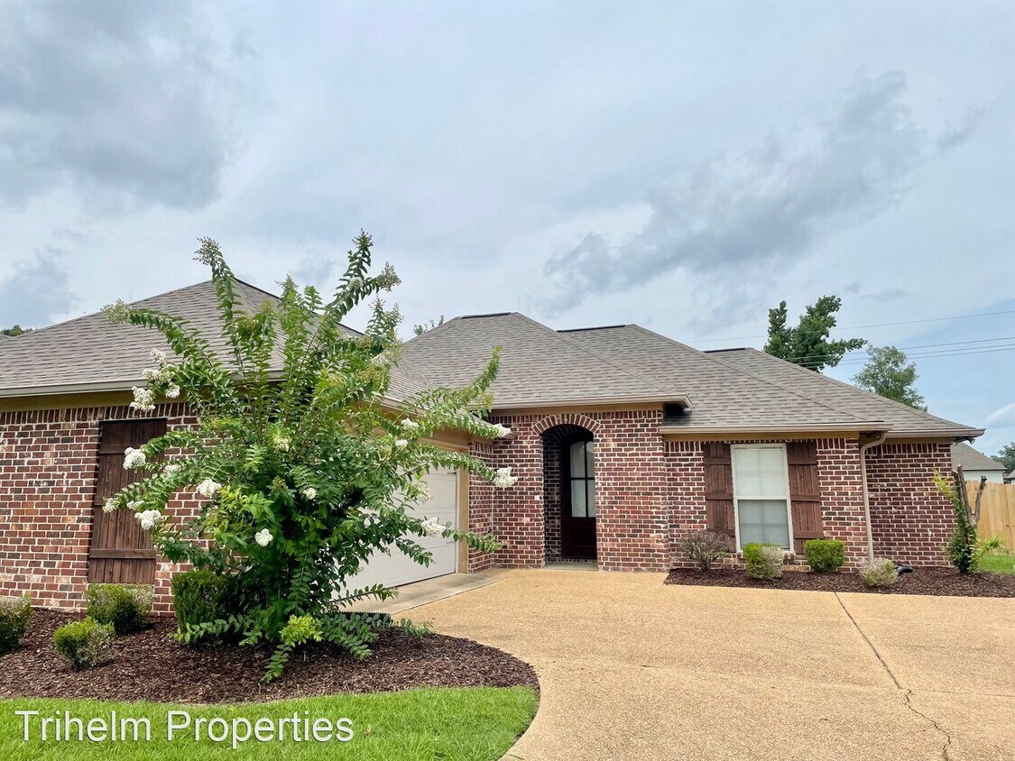 Primary Photo - 3 br, 2 bath House - 140 Clearview Dr E