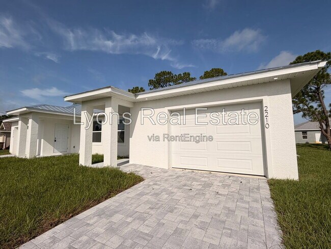 Building Photo - 2210 Armour Rd
