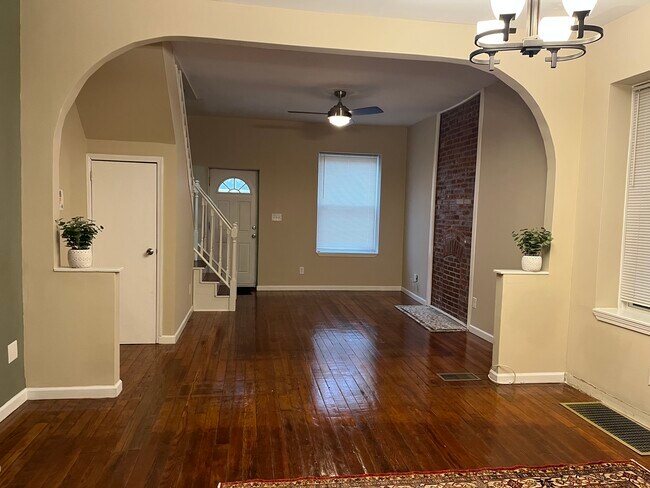 Primer piso - vista desde el comedor - 2730 Ann Ave