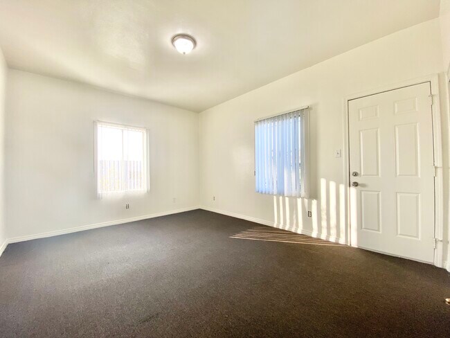 Foto del edificio - 1605 W Vernon Ave