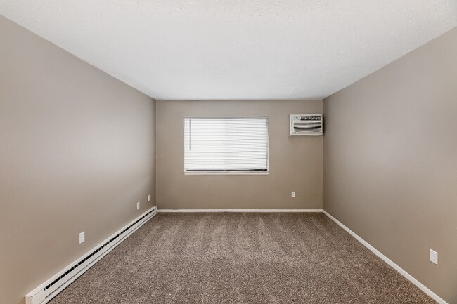 Building Photo - 4648 Talmadge Rd