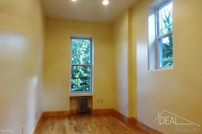 Building Photo - 553 Bainbridge St