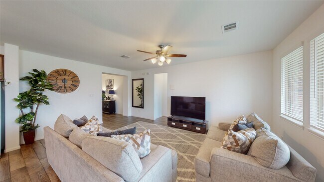 Building Photo - 31415 Whitcombe Summit Wy