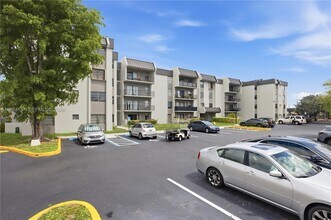 Building Photo - 10431 N Kendall Dr