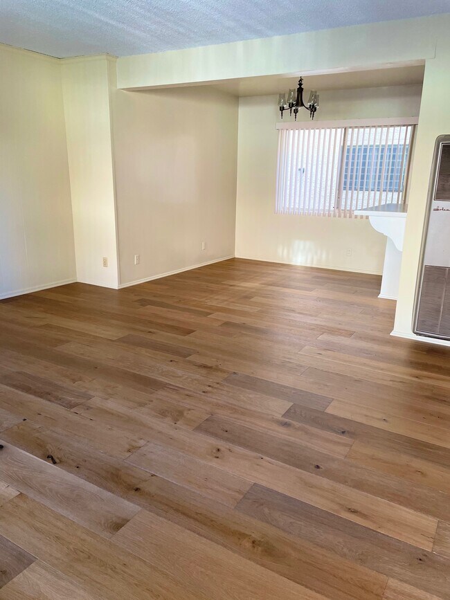 Foto del edificio - 14220 Dickens St