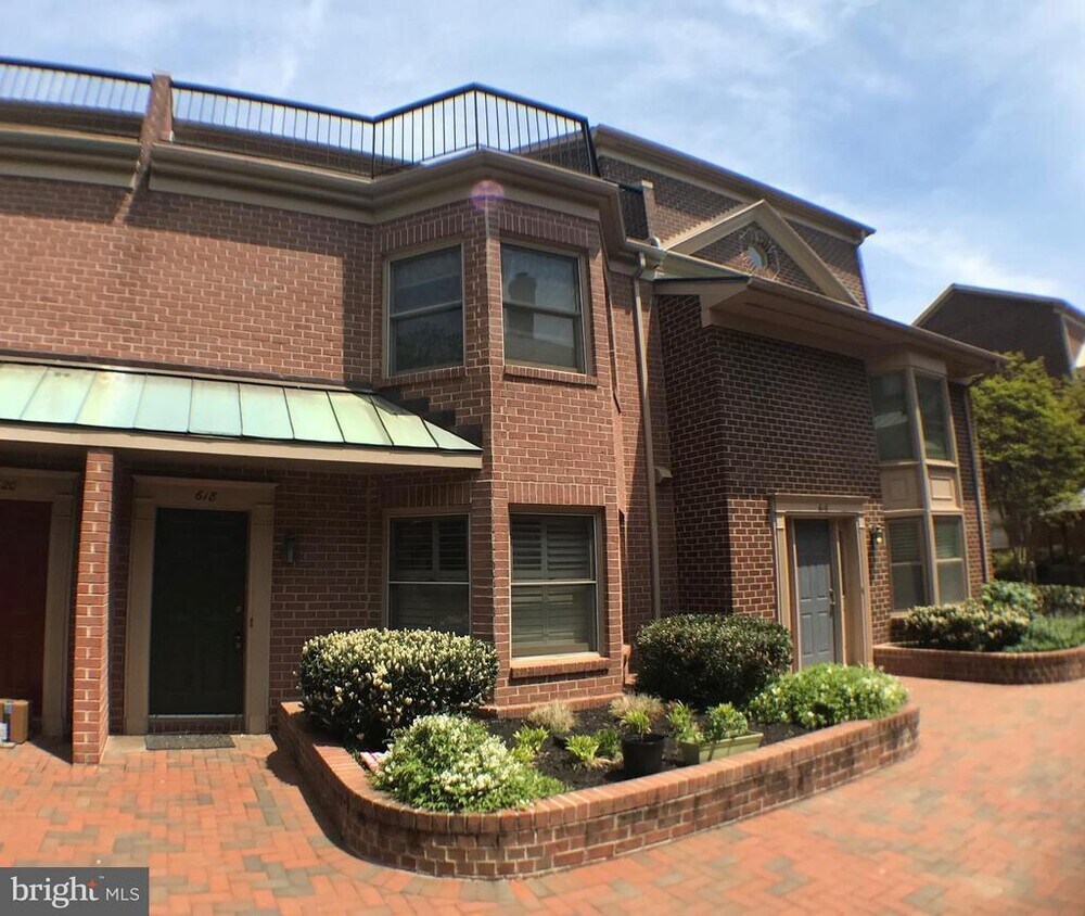 Foto principal - 618 N Tazewell St