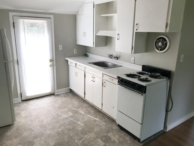 Foto del edificio - 685 Fir Gardens St NW