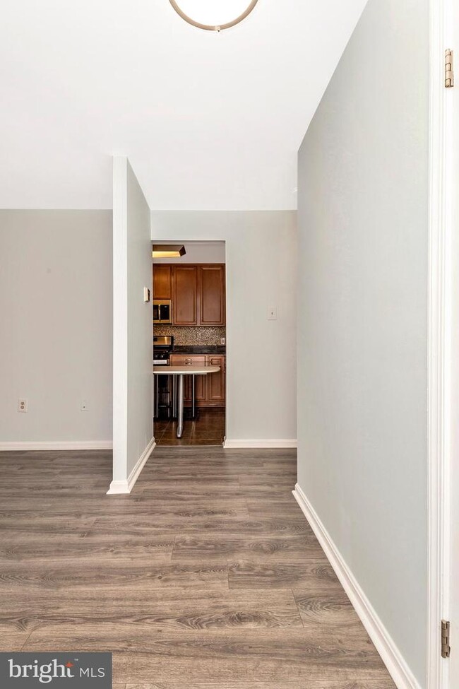 Building Photo - 826 Quince Orchard Blvd