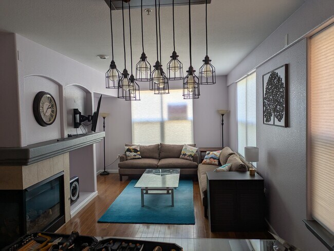 Sala de estar - 1727 N Pearl St