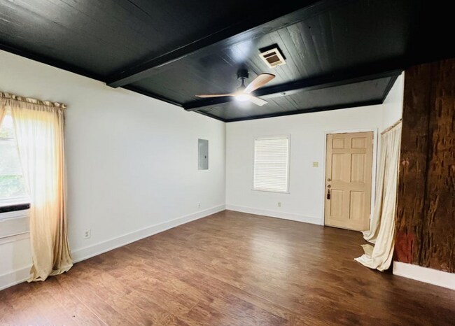Building Photo - 2104 Rose Mae Dr