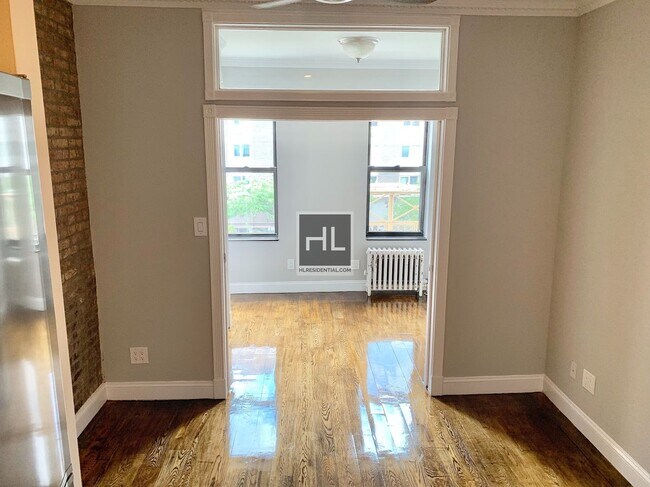 Building Photo - AMAZING TWO BEDROOM APARTMENT!! AMAZING DE...