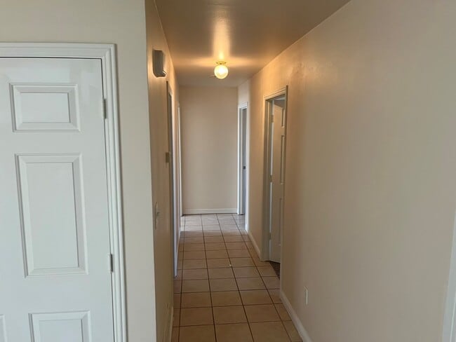 Building Photo - 104 Blue Dr