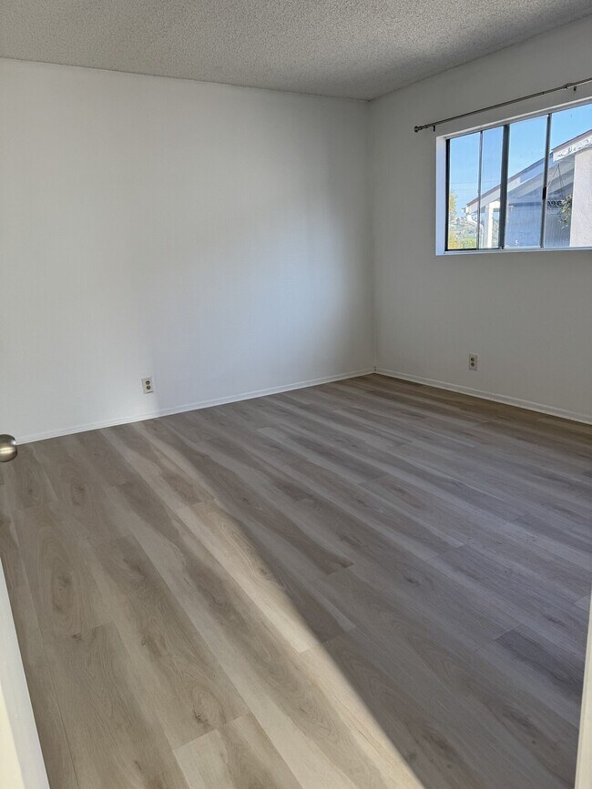 Foto del edificio - 2366 Bullard Ave