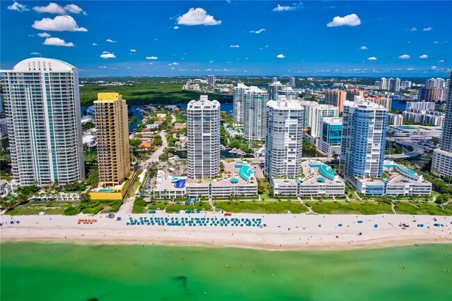 Building Photo - 16425 Collins Ave