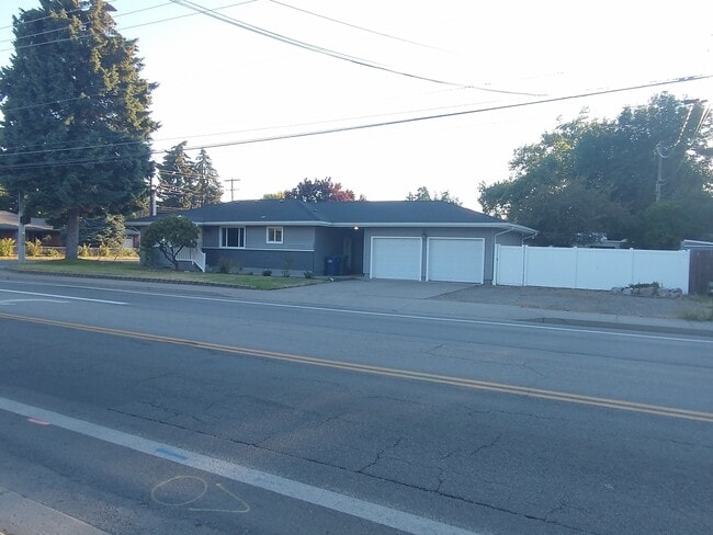 Building Photo - 1201 N 15th St