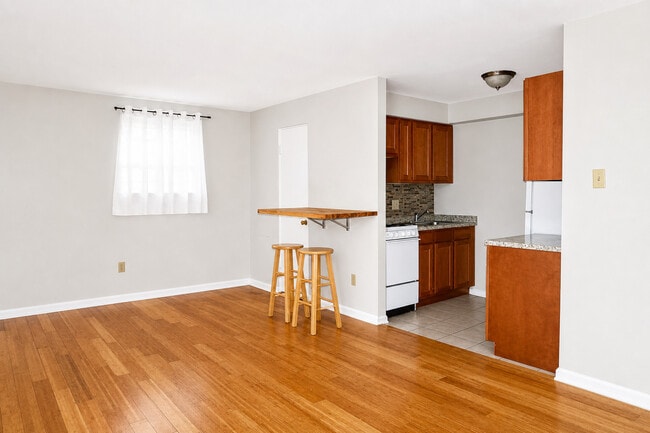 Hardwood Studio - FRIENDSHIP COURT