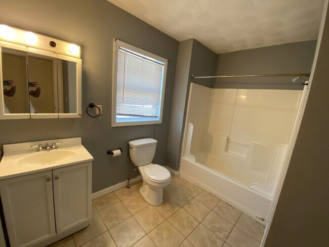 Foto del edificio - Spacious Newly Constructed  4 Bed 2 Bath T...