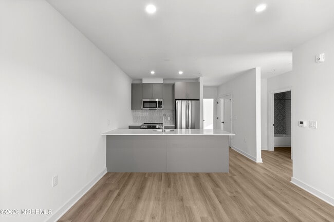 Building Photo - 180 Morris Ave