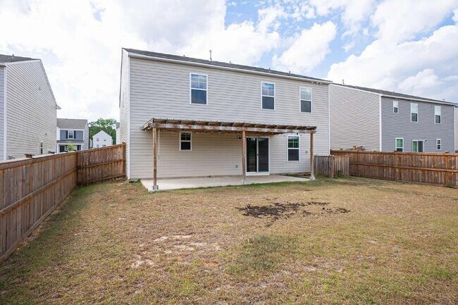 Foto del edificio - 244 Savannah Wood Rd