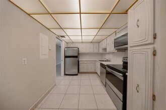 Building Photo - 2601 S Palm Aire Dr Building Photo - 2601 S Palm Aire Dr