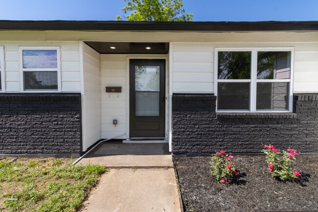 Building Photo - 1310 Eleanor St