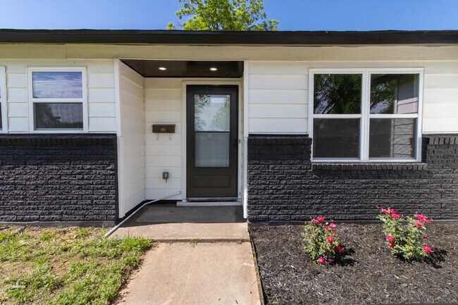 Foto del edificio - 1310 Eleanor St