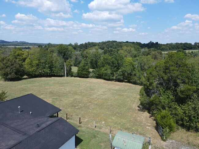 Foto del edificio - 1503 Cornersville Hwy