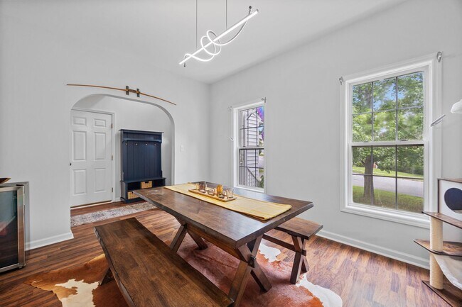 Foto del edificio - Spacious 3-Bed / 2.5-Bath Home in Southwes...
