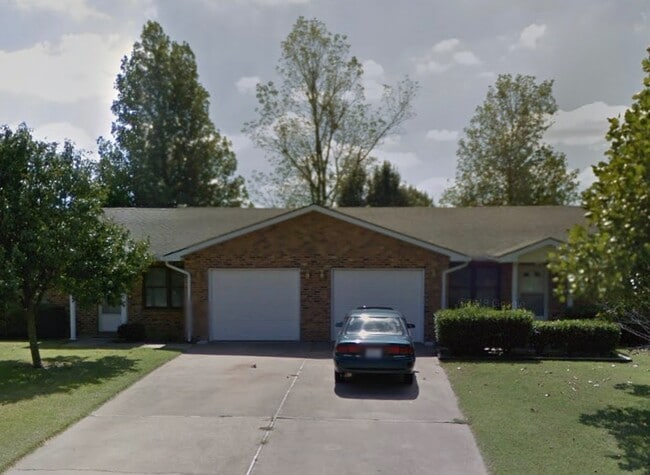 Building Photo - 221 Kate Dr