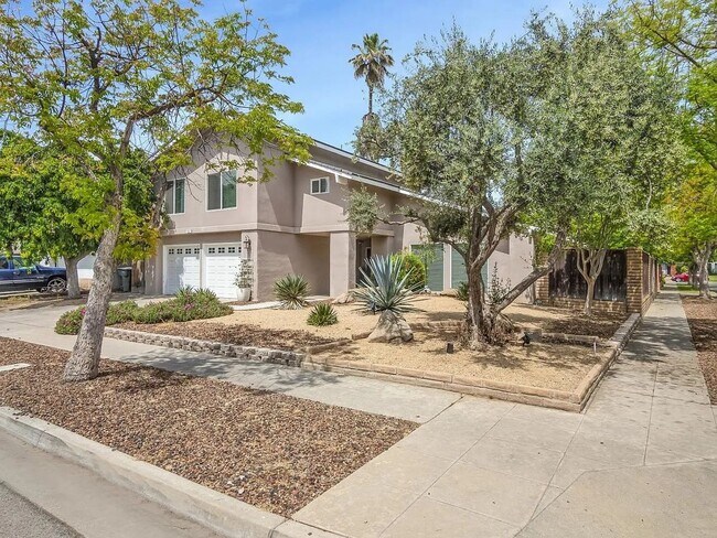 Foto del edificio - Beautifully Updated North Fresno 3/3