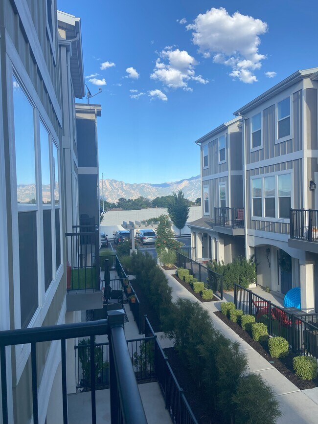 Foto del edificio - 3841 Kinglassie Ln