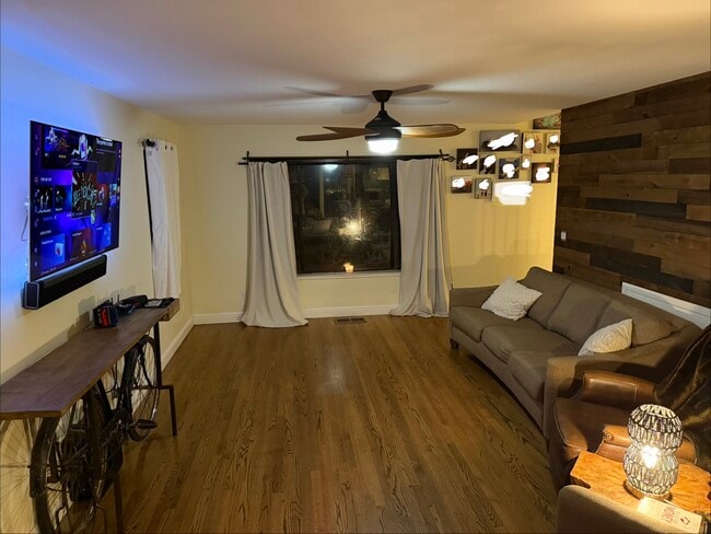 Building Photo - 1174 River Bluff Dr