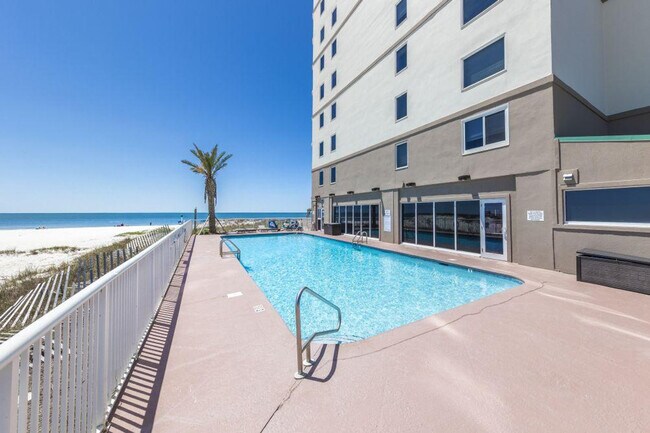 Foto del edificio - 561 E Beach Blvd