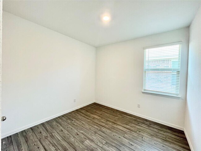 Building Photo - 2505 Starwater Dr