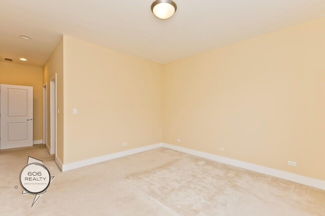 Building Photo - 2504 N Willetts Ct