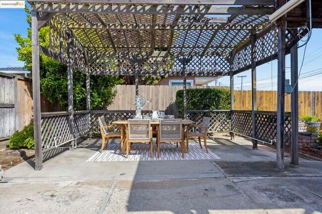 Foto del edificio - 20674 Forest Ave