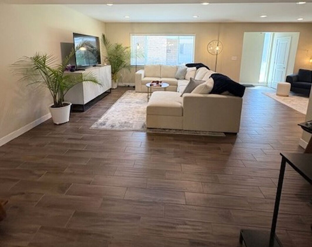 Foto principal - 3 Bedroom Townhome at Three Fountains in M...