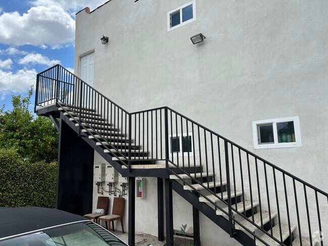 Building Photo - 318 S Chevy Chase Dr