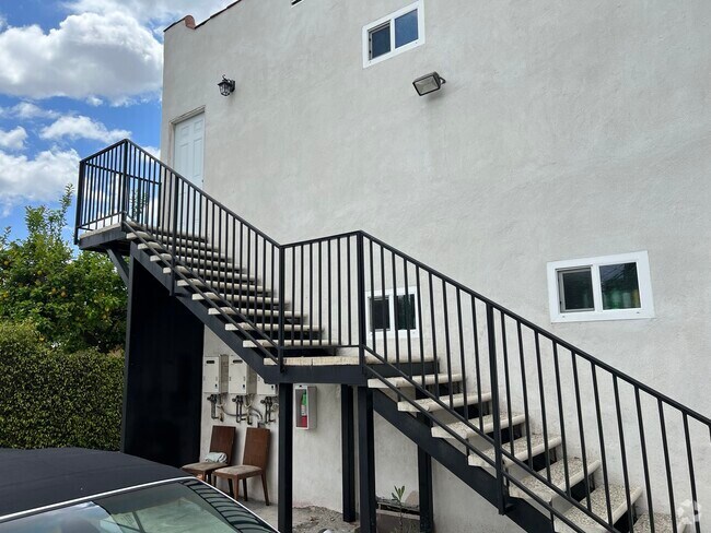 Building Photo - 318 S Chevy Chase Dr