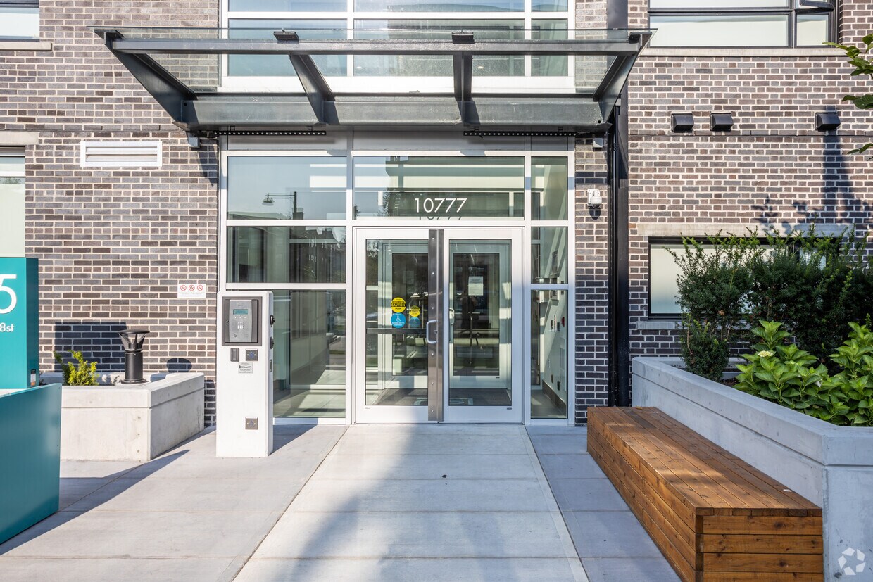 Building Photo - Q5