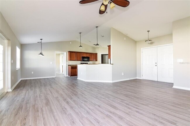 Foto del edificio - 2226 Bluebird Ave