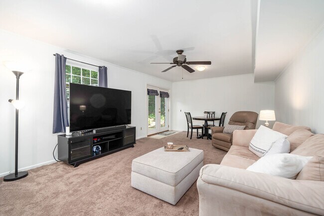 Foto del edificio - 404 A Hanes Blvd