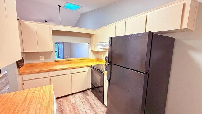 Foto del edificio - 7909 Richwood Dr