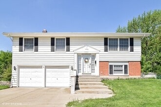 Building Photo - 23W063 Blenheim Ct