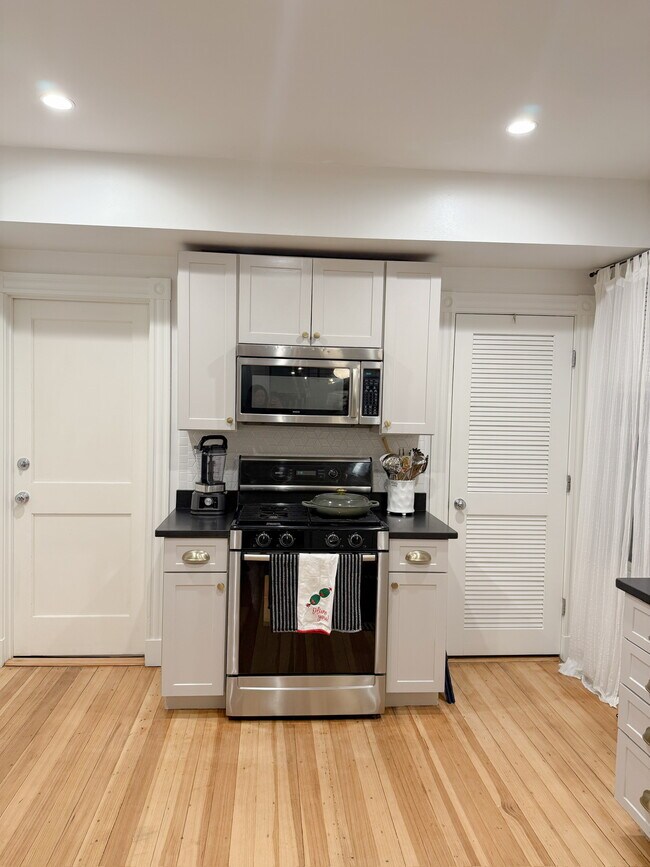 Building Photo - 9 Edison Grn