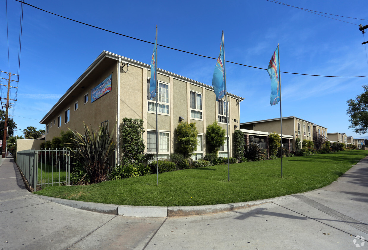 Primary Photo - Wilshire Apartments