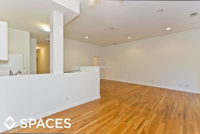 Building Photo - 723 W Briar Pl