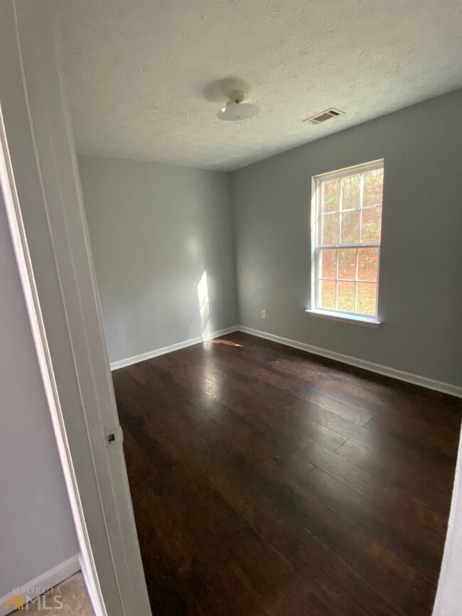 Building Photo - 6100 Green Leaf Ct SW