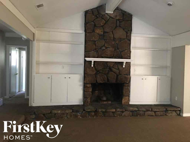 Building Photo - 6177 Briarbend Ln