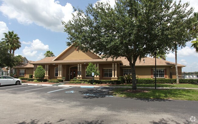 Foto principal - Lake Chase Apartments